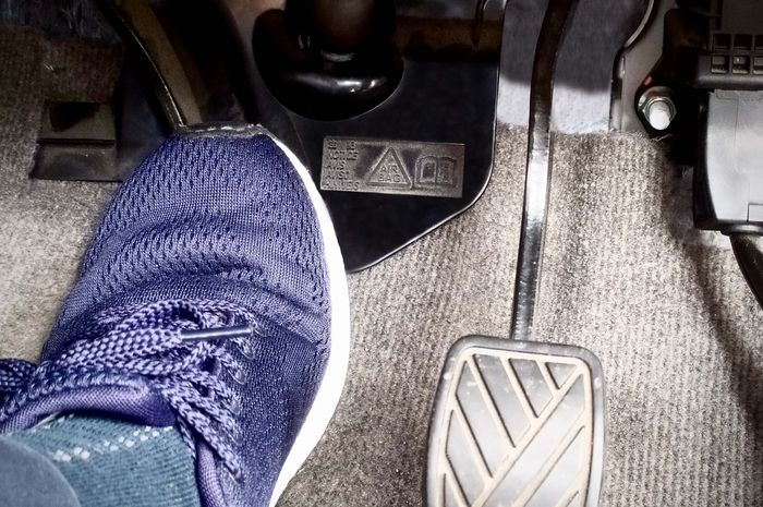 Ini Sebabnya Mobil Transmisi Manual Bergetar Saat Mulai Jalan