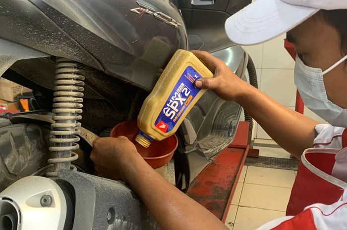 Efek Duit Oli Dipakai Jajan Seblak Terus Ternyata Ngeri, Ingat Oli Motor Wajib Ganti Tiap Segini