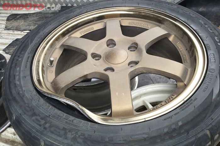 Tiga Cara Praktis Mencegah Pelek Mobil Bekas Enggak Gampang Peang