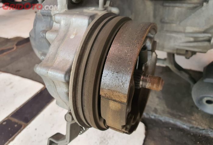 rem teromol, rem teromol motor, cara bikin pakem rem, cara bikin pakem rem motor, cara bikin pakem rem motor matic, cara bikin pakem rem teromol, cara bikin pakem rem teromol motor matic, Ini Dua Cara Praktis Agar Rem Teromol Motor Matic Bisa Pakem Kembali