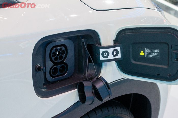 SPKLU, CCS2, BYD Atto 1, Atto 1, Colokan BYD Atto 1 Enak Banget, Bisa Dicas Di Rumah Atau SPKLU Fast Charging