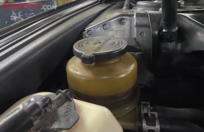mobil, power steering, oli power steering, oli power steering mobil, Harus Tahu, Efek Buruk Terlambat Mengganti Oli Power Steering Mobil