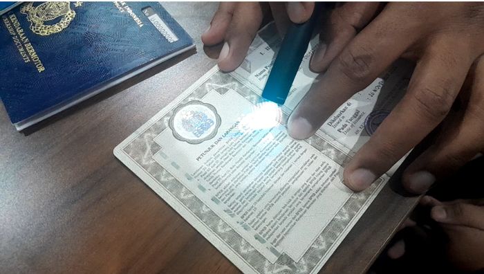 Bpkb palsu, stnk palsu, pemalsuan STNK, Cek Keaslian STNK, Cek Keaslian BPKB, Sindikat Pemalsu STNK dan BPKB Kota Medan Sudah Jalan 3 Tahun, Cek Keaslian Pakai Cara Ini