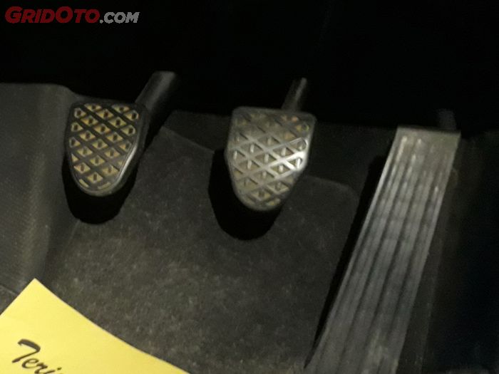 kopling, kopling keras, kopling mobil, kopling mobil rusak, Pedal Kopling Mobil Berat atau Keras? Bisa Jadi Penyebabnya Hal Ini