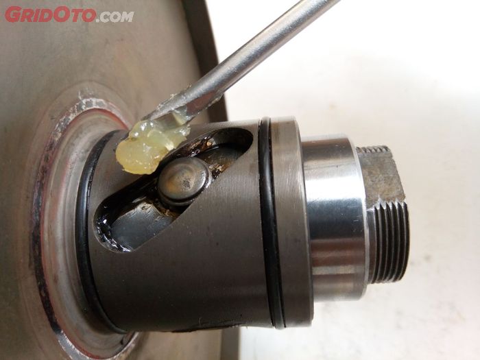 gemuk, motor matic, servis CVT, grease cvt suzuki, servis cvt motor matic, grease CVT motor matic, Ini Beberapa Bagian Yang Wajib Diberi Gemuk Saat Servis CVT Motor Matic