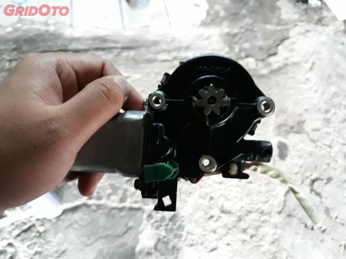 kaca, power window, Jendela Mobil, kaca jendela mobil, power window macet, Begini Cara Merawat Power Window Mobil Agar Tidak Cepat Rusak!