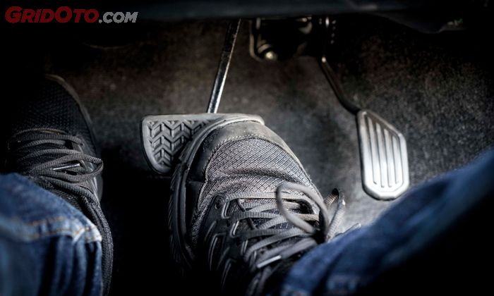 mobil bekas, minyak rem, rem mobil, minyak rem mobil, penyebab minyak rem tidak boleh berbuih, Ini Sebabnya Kenapa Minyak Rem Mobil Bekas Tidak Boleh Ada Buih