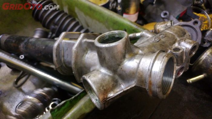 power steering, mobil bekas, Oli power steering bocor, apa penyebab oli power steering mobil bocor, kenapa oli power steering bocor, kenapa oli power steering mobil bocor, oli power steering mobil, Inilah Penyebab Oli Power Steering Mobil Berkurang Pasca Libur Long Weekend