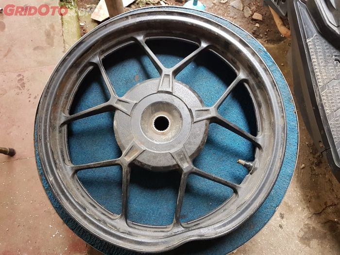 motor bekas, pelek motor, pelek peyang, pelek motor peyang, gejala pelek peyang, gejala pelek motor peyang, Beginilah Gejala Pelek Motor Bekas Yang Peyang, Pemilik Wajib Tahu Nih