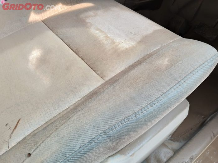 interior mobil, mobil bekas, cara bersihkan interior mobil, cairan pembersih interior mobil, bersihkan interior mobil, cara mudah bersihkan interior mobil, cara mudah bersihkan interior, Begini Cara Mudah Bersihkan Interior Mobil Yang Nodanya Agak Bandel