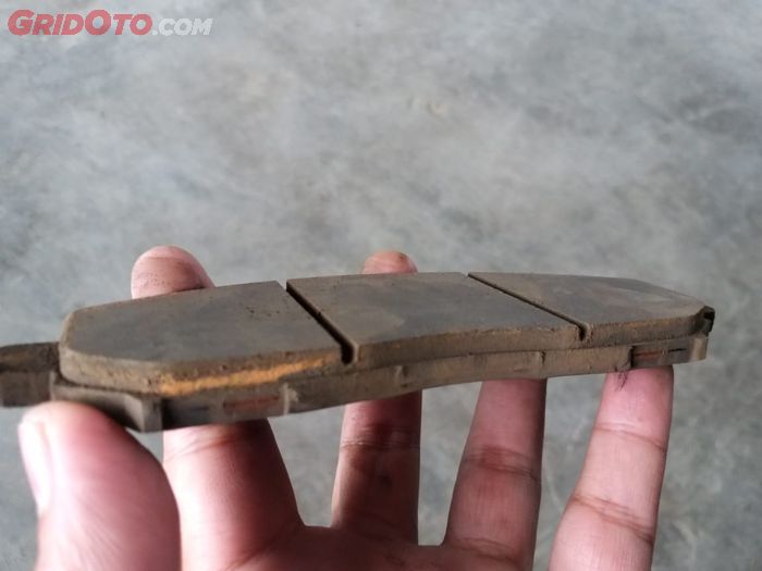 kampas rem, motor bekas, rem motor, kampas rem motor, penyebab kampas rem cepat habis, penyebab kampas rem motor cepat habis, apa penyebab kampas rem motor cepat habis, kenapa kampas rem motor cepat habis, Ternyata Kebiasaan Ini Bikin Kampas Rem Motor Bekas Cepat Habis