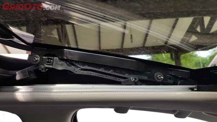 sunroof mobil, Sunroof bocor, Penyebab sunroof bocor, penyebab sunroof mobil bocor, Sunroof mobil bocor, kenapa sunroof bisa bocor, Pantas Saja Sunroof Mobil Rembes Terus, Ternyata Gara-gara Ini Penyebabnya