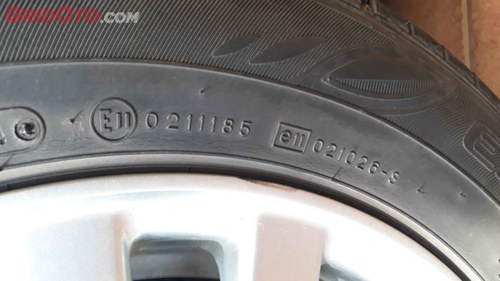 ban mobil, mobil bekas, ban mobil bocor samping, Ban Bocor Samping, kenapa ban bocor bagian samping gak bisa ditambal, Ini Sebabnya Ban Mobil Bocor Samping Sudah Tidak Bisa Dipakai Lagi