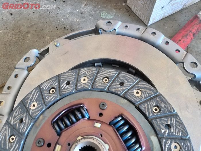 mobil manual, mobil bekas, penyebab mobil getar, penyebab mobil manual getar, penyebab mobil manual getar mulai jalan, kenapa mobil manual getas, Ini Sebabnya Mobil Transmisi Manual Bergetar Saat Mulai Jalan