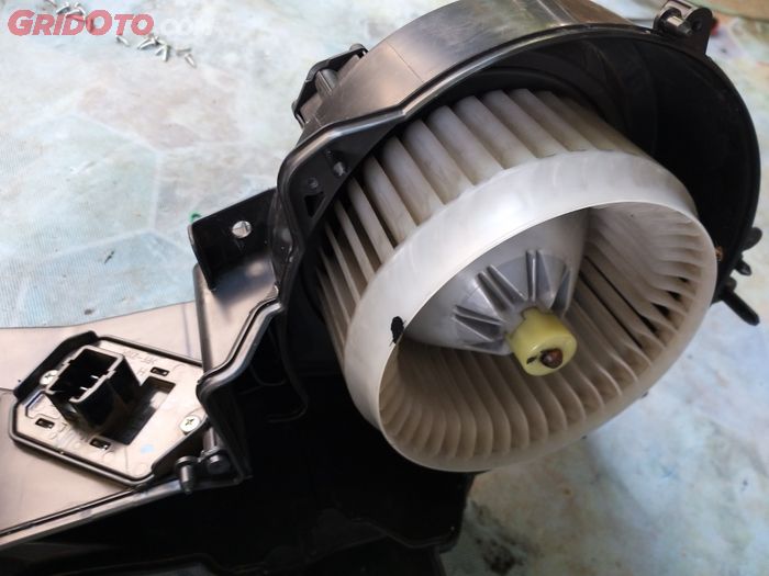 debu, bakteri, ac mobil, filter kabin, evaporator, blower, Banyak yang Lupa, Ini Pentingnya Ganti Filter Kabin AC Mobil