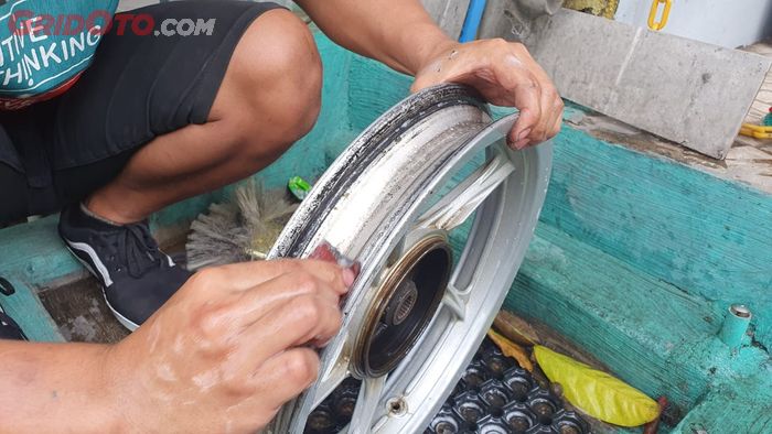 ban motor, anti bocor, cairan anti bocor, Khay Tire Bogor, Saran Mekanik Agar Cairan Anti Bocor Tidak Bikin Mampet dan Karat