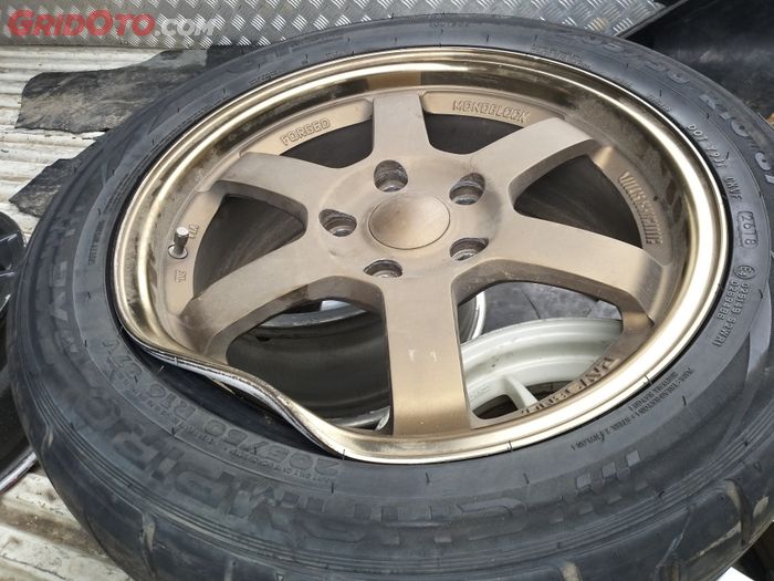 mobil bekas, sokbreker, sokbreker mobil, sokbreker mobil rusak, dampak sokbreker rusak, dampak sokbreker mobil rusak, risiko sokbreker rusak masih dipakai, Ternyata Sokbreker Mobil Bekas Yang Dibiarkan Rusak Dampaknya Mengerikan