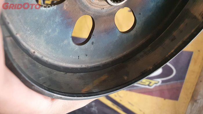 motor matic, kampas, kampas ganda, kampas ganda motor matic, ciri kampas ganda motor matic habis, ciri kampas ganda motor matic minta ganti, efek kampas ganda motor matic tipis dibiarkan, bahaya kampas ganda motor matic tipis dibiarkan, Ini Ciri-ciri dan Dampak Kampas Ganda Motor Matic Tipis Dibiarkan