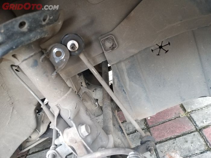 mobil bekas, link stabilizer, penyebab mobil tidak stabil, penyebab mobil jadi tidak stabil, penyebab pengendalian mobil jadi tidak stabil, mobil nggak stabil, komponen penyebab mobil nggak stabil, Waspada Komponen Ini Rusak, Pengendalian Mobil Jadi Kurang Stabil