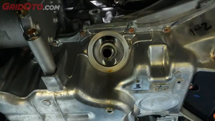 mobil bekas, oli mesin, filter oli, filter oli mobil, filter oli mesin, filter oli mesin mobil, Stop Kebiasaan Menggunakan Filter Oli Sampai Dua Kali Ganti Oli Mesin, Simak Dampaknya