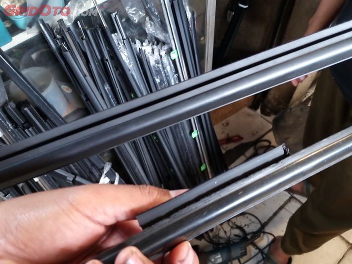 harga, kaca, honda brio, pemasangan, karet pelipit, Darajat Karet, Karet Pelipit Kaca Honda Brio Mulai Rusak, Segini Biaya Gantinya