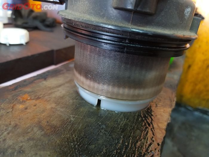 mobil diesel, mobil bekas, Filter Solar, ciri filter solar kotor, tanda filter solar kotor, cara cek filter solar kotor, gejala filter solar kotor, dampak filter solar kotor, Begini Cara Mudah Mengetahui Filter Solar Kotor Atau Tidak, Intip Disini