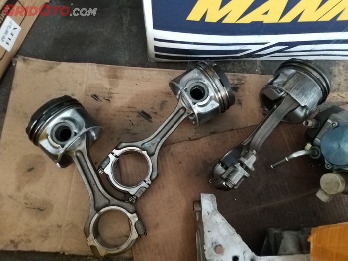 mobil diesel, kompresi, innova diesel, dipstick, Ngobos, Tanda Kalau Mesin Diesel 'Ngobos' yang Perlu Diketahui Pemilik Mobil