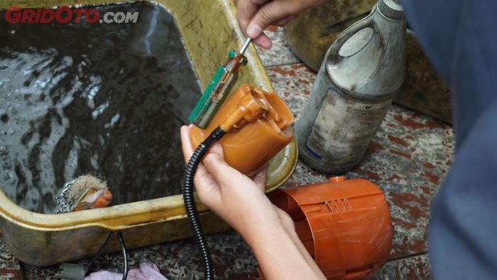 mobil bekas, tangki bbm, filter fuel pump, filter fuel pump mobil, tangki bbm mobil, Ini Sebabnya Tangki BBM Yang Kemasukan Air Wajib Ganti Filter Fuel Pump