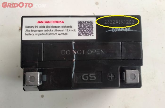 aki motor, kode produksi aki, kode produksi aki motor, Wajib Teliti, Begini Cara Cek Kode Produksi Aki Demi Hindari Barang Rekondisi