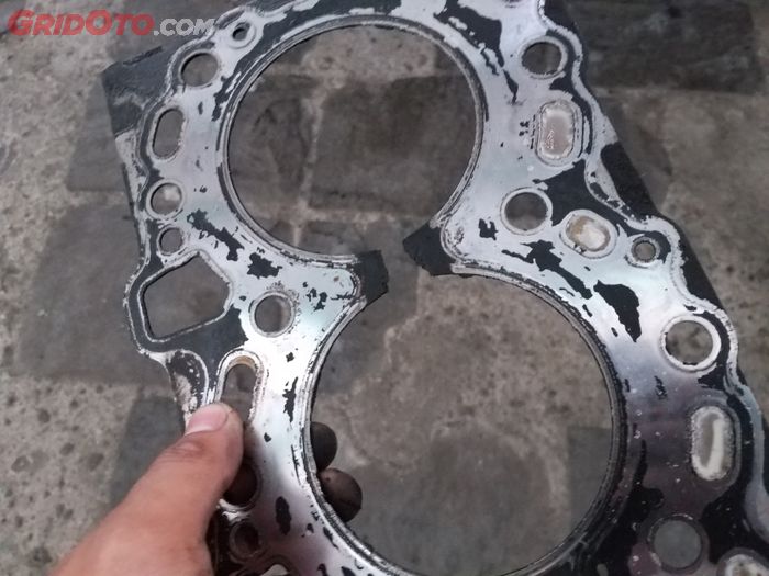 tanda, komponen, nyebrang, air radiator, Overheat, radiator coolant, Begini Tandanya Kalau Air Radiator Nyebrang Masuk Ke Mesin Mobil