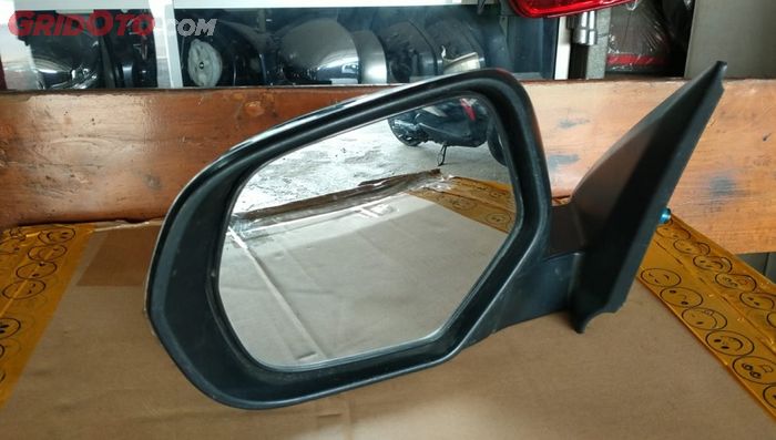 spion, mobil bekas, spion mobil, penyebab spion mobil sebelah kanan lebih mahal, kenapa spion mobil sebelah kanan mahal, Ternyata Ini Sebabnya Spion Mobil Sebelah Kanan Bisa Lebih Mahal