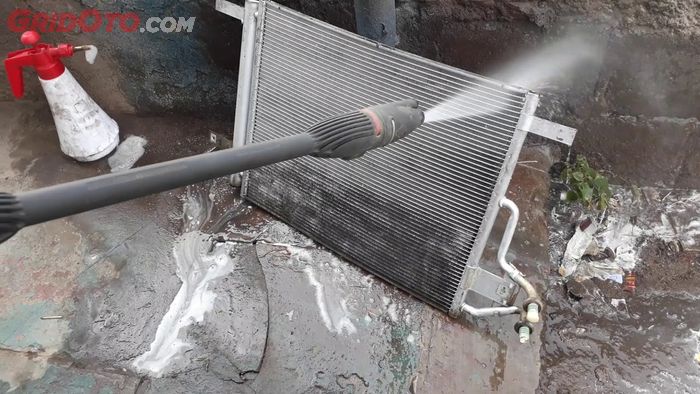 mobil, ac mobil, kondensor ac, kondensor ac mobil, Biar AC Mobil Tetap Dingin Kondensor Harus Dibersihkan, Begini Caranya