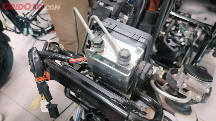 motor bekas, rem abs, Modul ABS, cara bikin awet modul abs, cara bikin awet modul abs motor, Begini Cara Bikin Modul ABS Motor Bisa Awet Tahunan, Mudah Banget