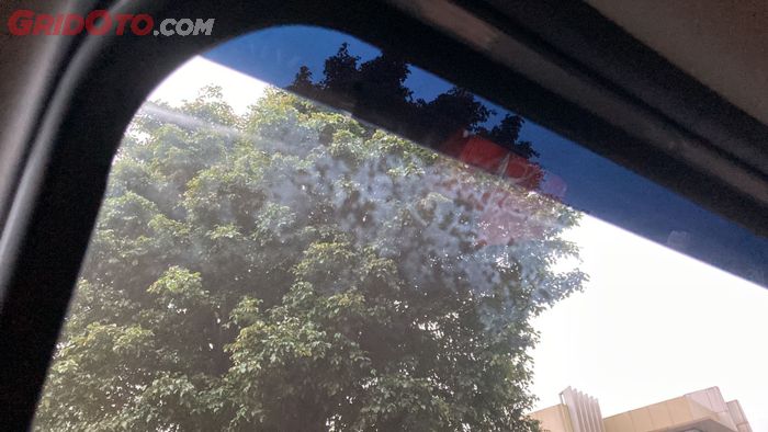 kaca mobil, pembersih kaca mobil, kaca mobil berjamur, poles kaca mobil, cairan kaca mobil, Bersihkan Jamur Kaca Mobil, Efektif Dipoles atau Pakai Cairan?