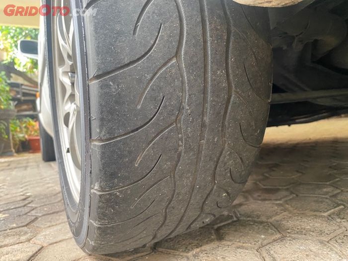 mudik, ban mobil, tapak ban, aquaplaning, Cek Setelah Perjalanan Jauh, Segini Batas Aman Ketebalan Tapak Ban