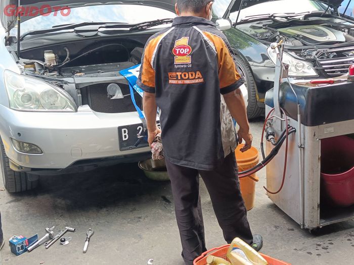 volume, kebocoran, Overheat, oli transmisi, transmisi matic, Oli Transmisi Matic Mobil Berkurang, Waspada Ini Jadi Penyebabnya