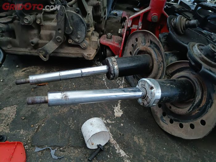 mobil bekas, sokbreker mobil, karet boot sokbreker, dampak karet boot sokbreker sobek, risiko karet boot sokbreker sobek, Hindari Karet Boot Sokbreker Sobek, Masalah Gak Murah Ini Bisa Muncul