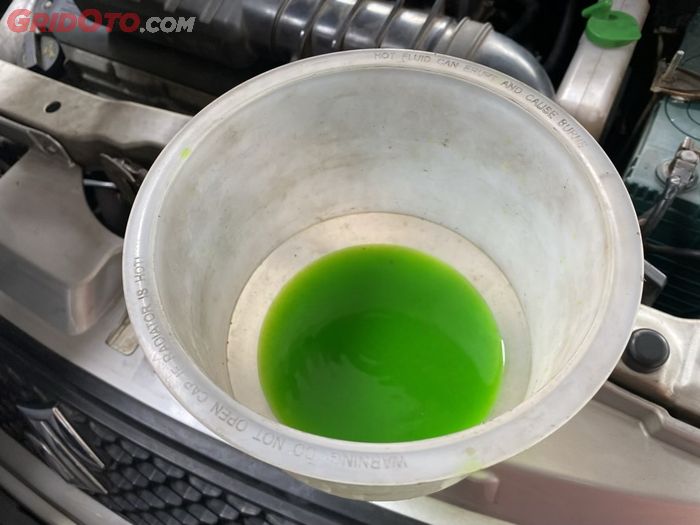 mobil bekas, radiator coolant, air coolant, kelebihan air coolant, air coolant radiator, kelebihan radiator coolant, Ternyata Ini Sebabnya Radiator Mobil Bekas Wajib Pakai Air Coolant