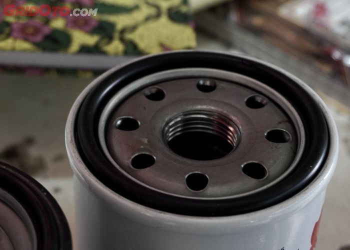 mesin mobil, mobil bekas, oli mesin, filter oli, cara pasang filter oli mesin mobil, cara pasang filter oli mobil, cara yang benar pasang filter oli, cara yang benar pasang filter oli mobil, Biar Enggak Bocor, Begini Cara Yang Benar Pasang Filter Oli Mobil