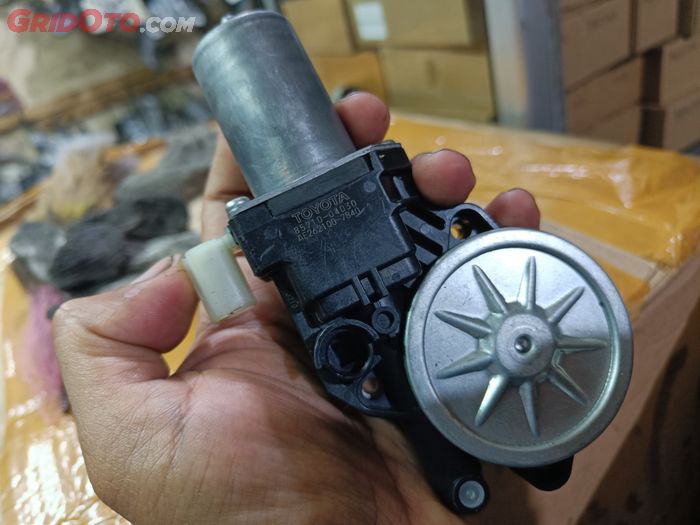 motor, biaya, power window, dinamo, bengkel spesialis, Ganti Motor Power Window Nissan Grand Livina, Siapkan Uang Segini