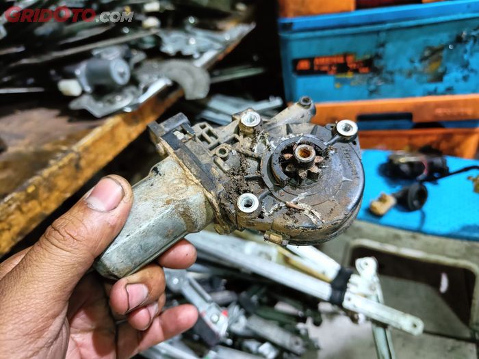 kaca, kaca mobil, mobil bekas, kaca mobil bekas, penyebab kaca jendela mobil nggak mau naik, kenapa kaca jendela mobil nggak mau naik, penyebab kaca mobil nggak mau naik, Akhirnya Tahu, Penyebab Kaca Jendela Mobil Nggak Mau Naik