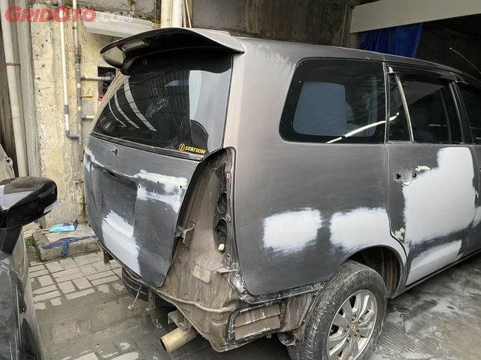 cat mobil, cat mobil bekas, dempul bodi mobil, Cat mobil berjamur, cat mobil bentol, Mobil Nggak Dempul Tapi Bergelombang Setelah Dicat? Ini Peyebabnya