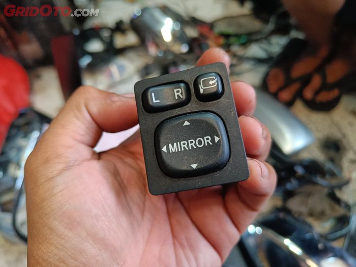 kaca spion, biaya, toyota avanza, saklar, Spion beton, Saklar Spion Otomatis Avanza Rusak, Biaya Perbaikannya Cuma Segini