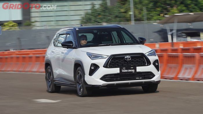 honda hr-v, mesin hybrid, Toyota Yaris Cross, Yaris Cross Hybrid, HR-V Hybrid, Adu Tenaga Mesin Hybrid Toyota Yaris Cross Versus Honda HR-V