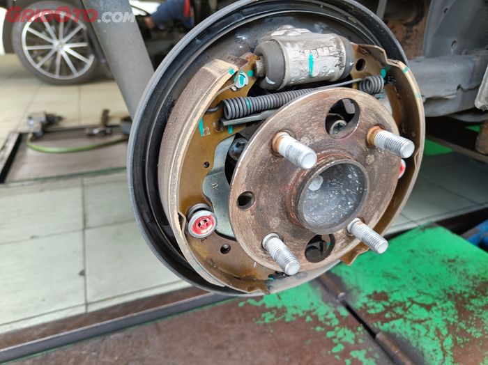 mobil bekas, rem mobil, rem mobil berdecit, penyebab rem mobil berdecit, penyebab rem berdecit, kenapa rem mobil berdecit, Ini Sebabnya Rem Mobil Bekas Yang Berdecit Wajib Dibersihkan