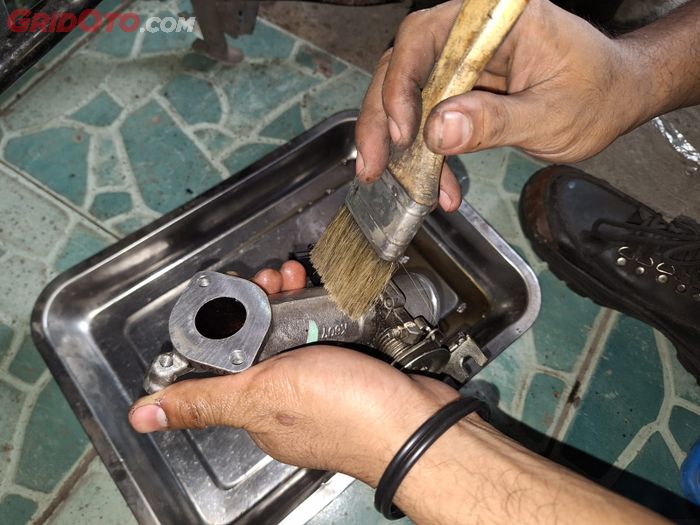 motor injeksi, motor bekas, throttle body, servis throttle body, cara servis throttle body, cara servis throttle body motor, Ini Sebabnya Servis Throttle Body Motor Injeksi Harus Dilepas