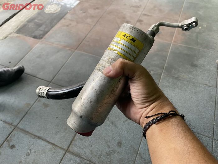 ac mobil, mobil bekas, penyebab ac mobil tidak dingin, ac mobil nggak dingin, penyebab ac mobil nggak dingin, kenapa ac mobil nggak dingin, Biar AC Mobil Dingin Terus, Tabung Kecil Ini Wajib Diganti Tiap Dua Tahun