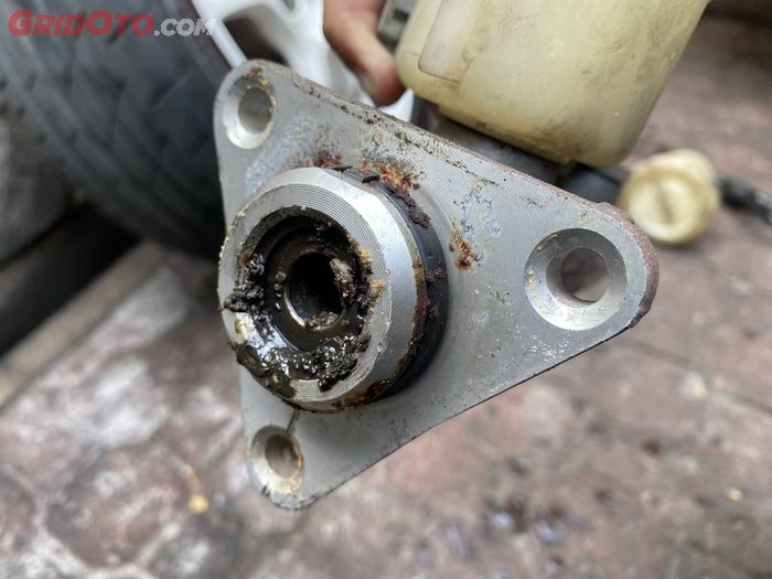 mobil bekas, rem mobil, kampas rem mobil, penyebab rem mobil nggak pekem, penyebab rem nggak pakem, rem mobil nggak pakem, Inilah Tiga Faktor Yang Menyebabkan Rem Mobil Jadi Nggak Pakem