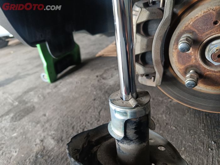sokbreker, sokbreker motor, sokbreker rembes, Shockbreaker Yoko, Bukan Bocor, Ini Penyebab Sokbreker Baru Dipasang Malah Rembes
