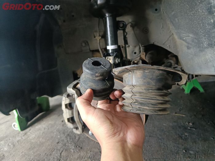 mobil bekas, sokbreker, sokbreker mobil, Penyebab sokbreker bocor, penyebab sokbreker mobil bocor, apa penyebab sokbreker mobil bocor, kenapa sokbreker mobil bisa bocor, kenapa sokbreker mobil bocor, Pantas Saja Sokbreker Mobil Bocor Terus, Ternyata Part Kecil Ini Penyebabnya